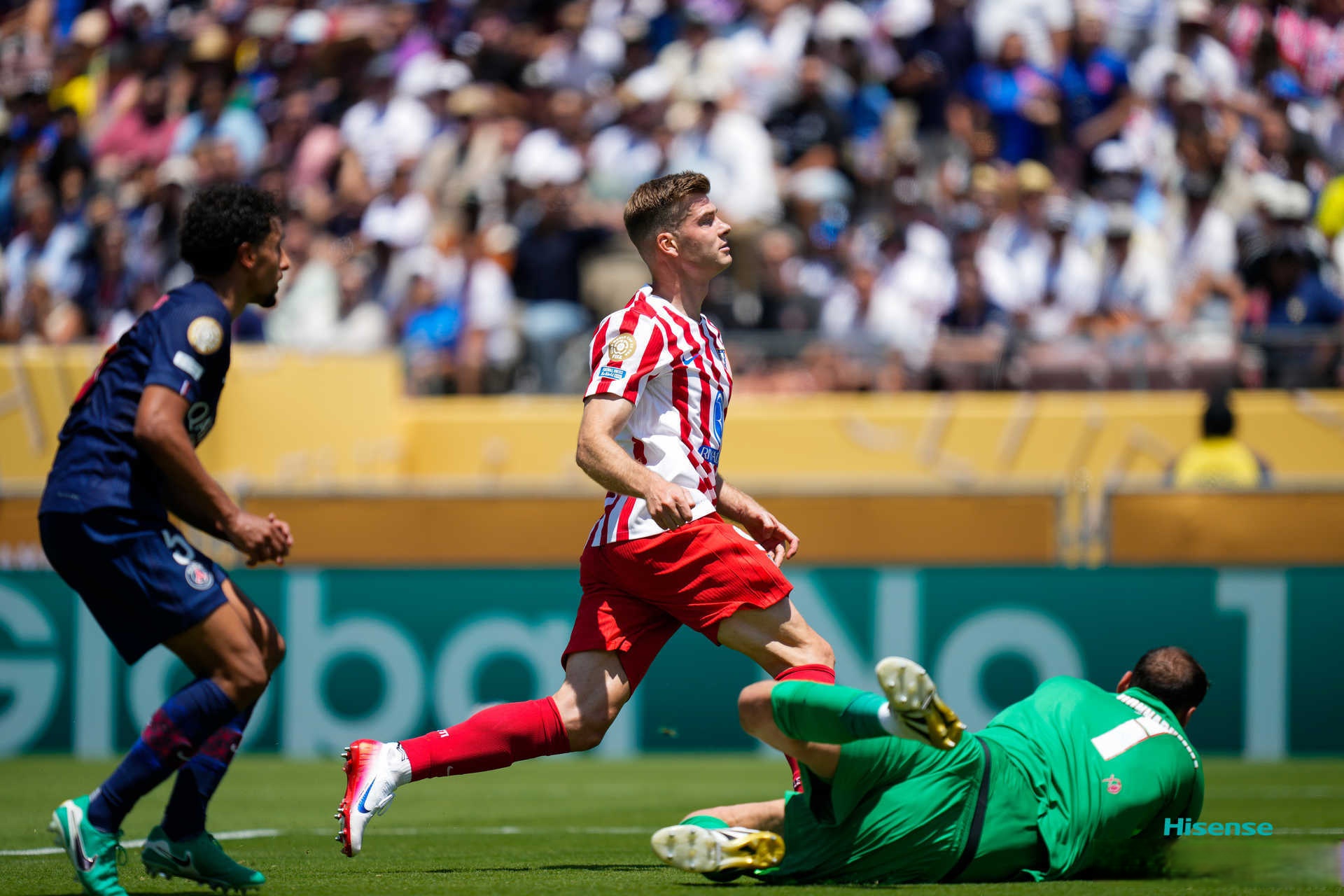 加时末段法国杯焦点战，巴黎圣日耳曼官宣签约，管理层满意，赛季目标并未改变