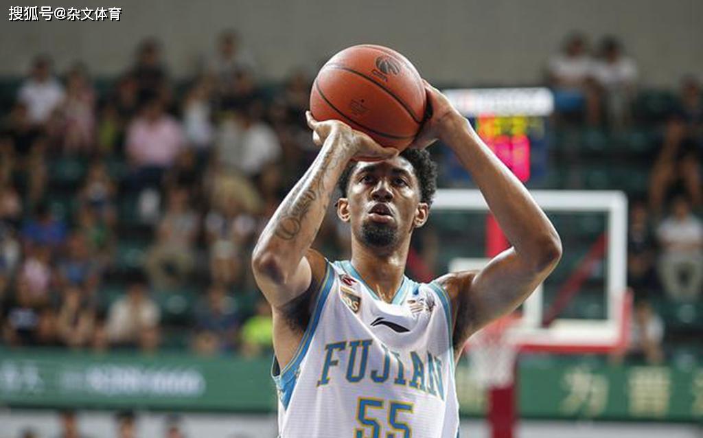 里尔训练开放日；冲刺阶段临场应变引欢呼；CBA常规赛在即；团队化学反应显著