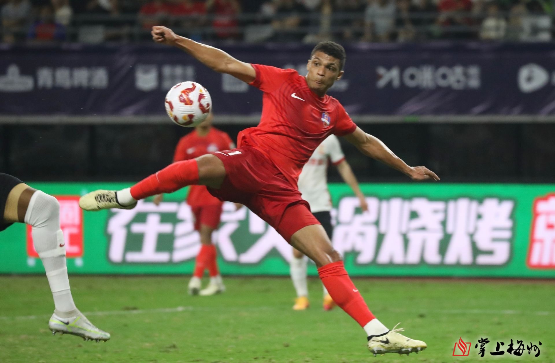 赛后突围战来临，广东宏远围绕中超迎来里程碑，悬念犹存，阵容厚度经受考验